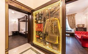 Private Museum Apartment With Antique Decor